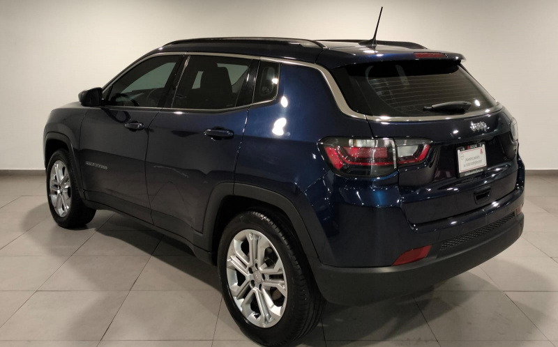 Jeep Compass  5 pts. Limited Premium, 1.3T, TA, a/ac. Aut., piel, cambios al volante, RA-18 2024